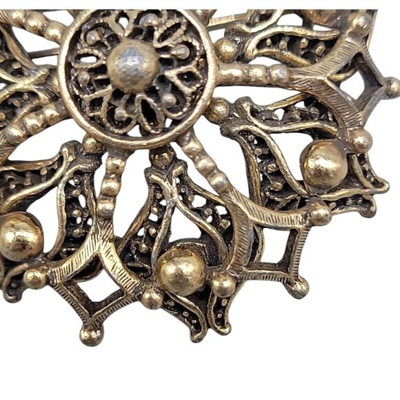 Hedy Snowflake Brooch Gold Tone Layered Open Metal Work Vintage Signed - Picture 13 of 16